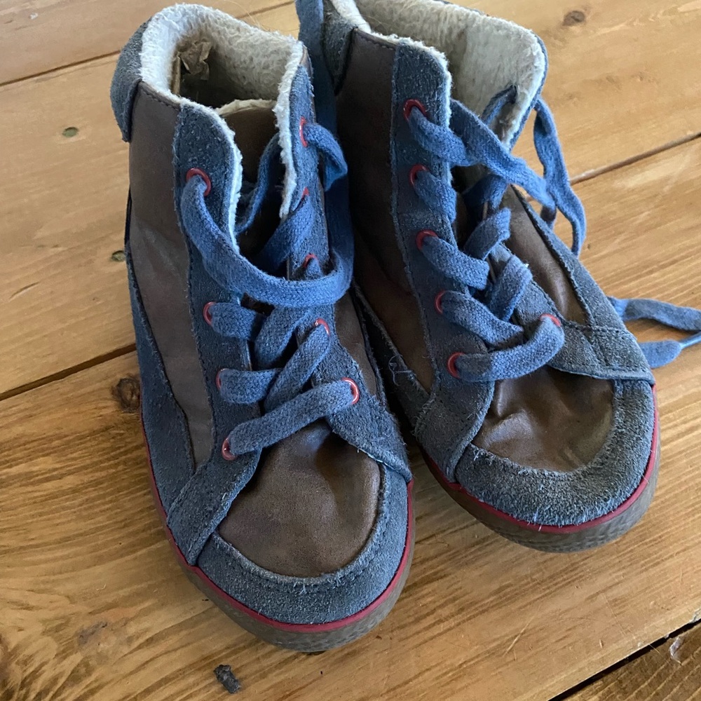 Boys size 1 Hanna Anderson boots